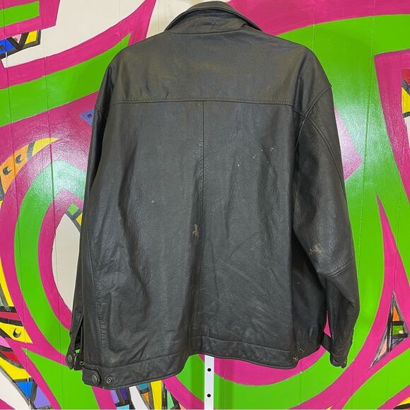 Black Leather Jacket. Size Large. In good used condition! - Picture 6 of 8